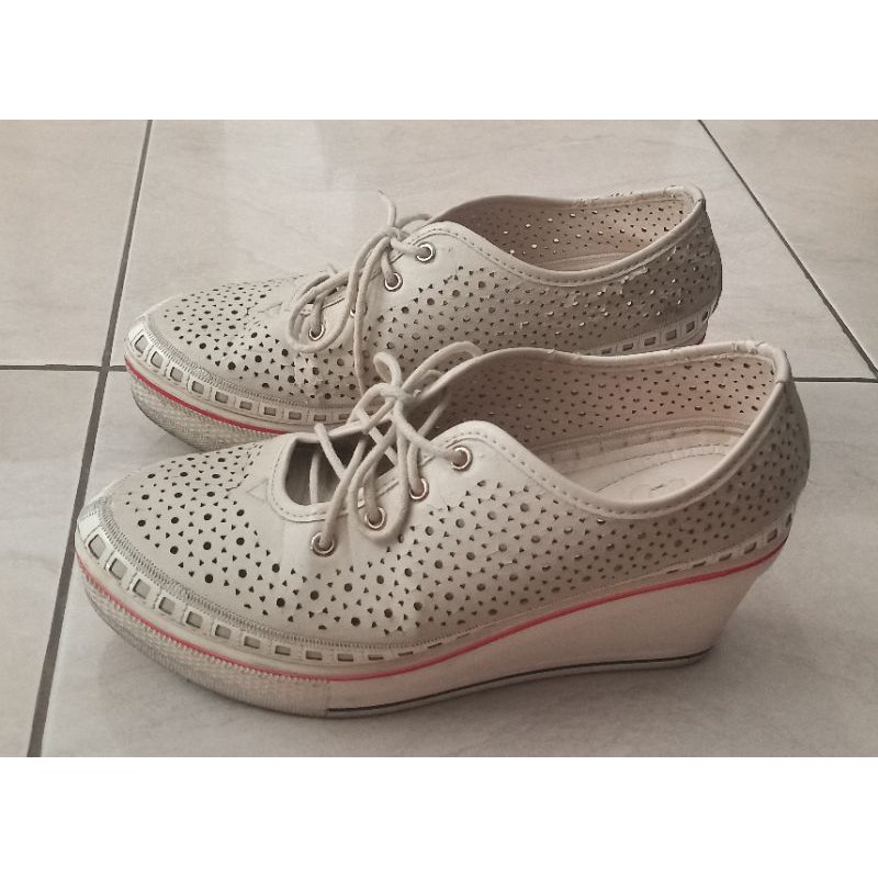 preloved sepatu sneaker wanita fladeo