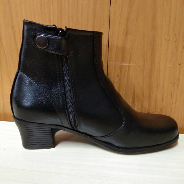 Sepatu boots wanita 5cm