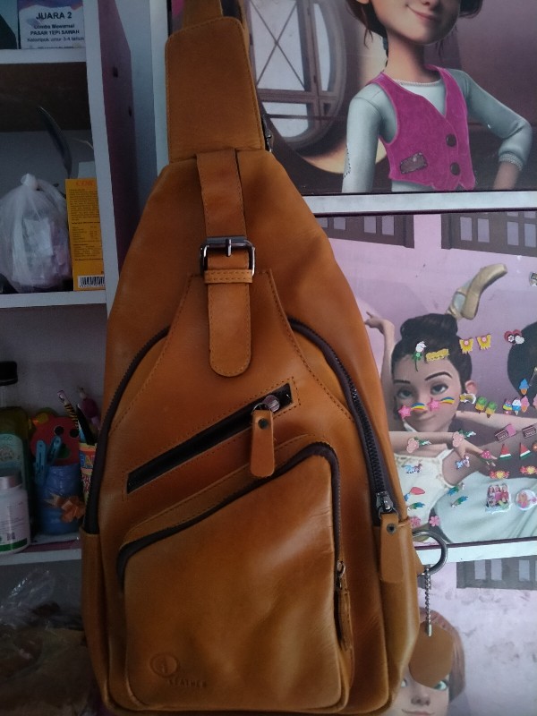 G013 Gantungan Kunci Grafir Custom Segitiga Kulit Sapi Asli 100%