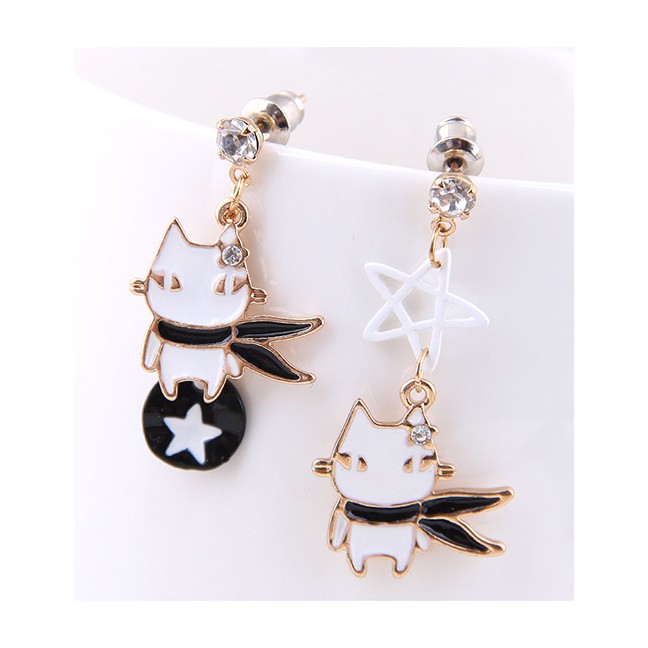 LRC Anting Tusuk Fashion White Cat Asymmetric Earrings A5851X