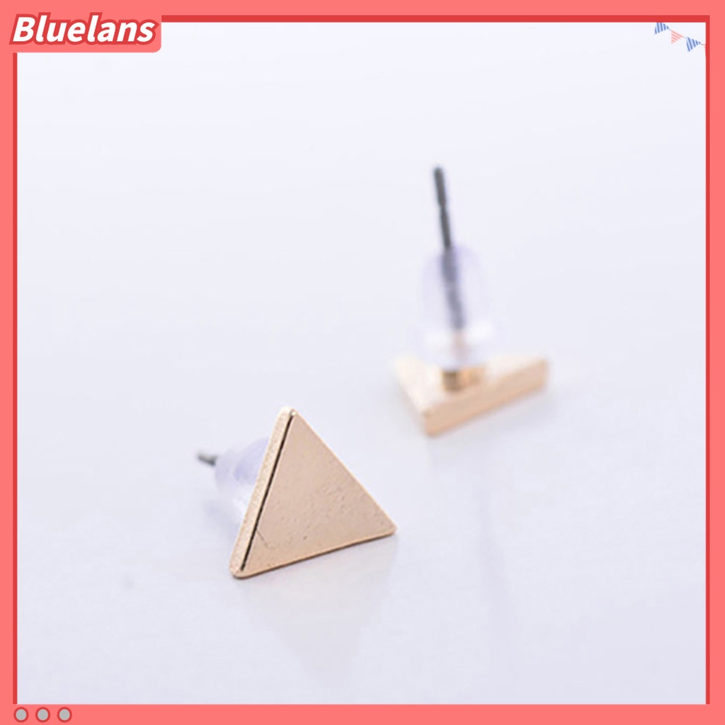 1 Pasang Anting Stud Bentuk Segitiga Bahan Alloy Gaya Punk Untuk Wanita