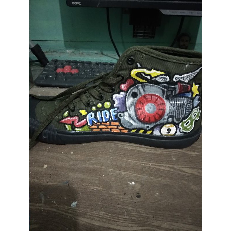 

Sepatu Lukis Desain suka-suka