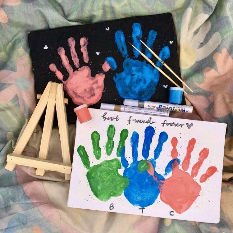 

DIY HAND PAINTING BY KIT CAP2 TANGAN, SEPAKET 2 KANVAS UNTUK COUPLE / SAHABAT BFF
