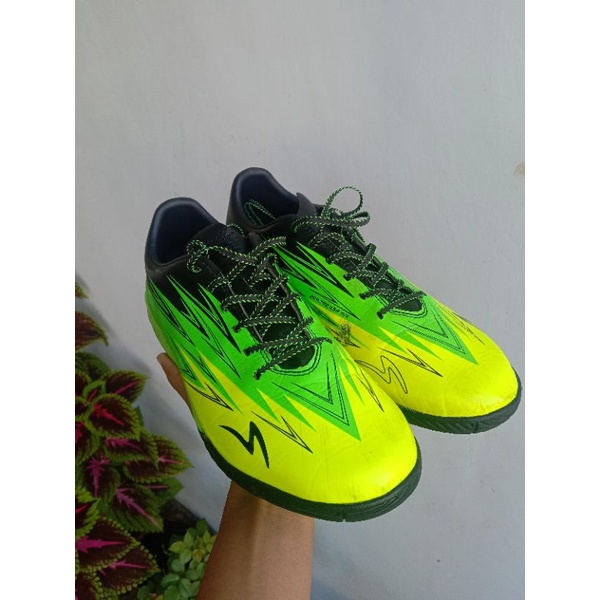 SEPATU FUTSAL LS3