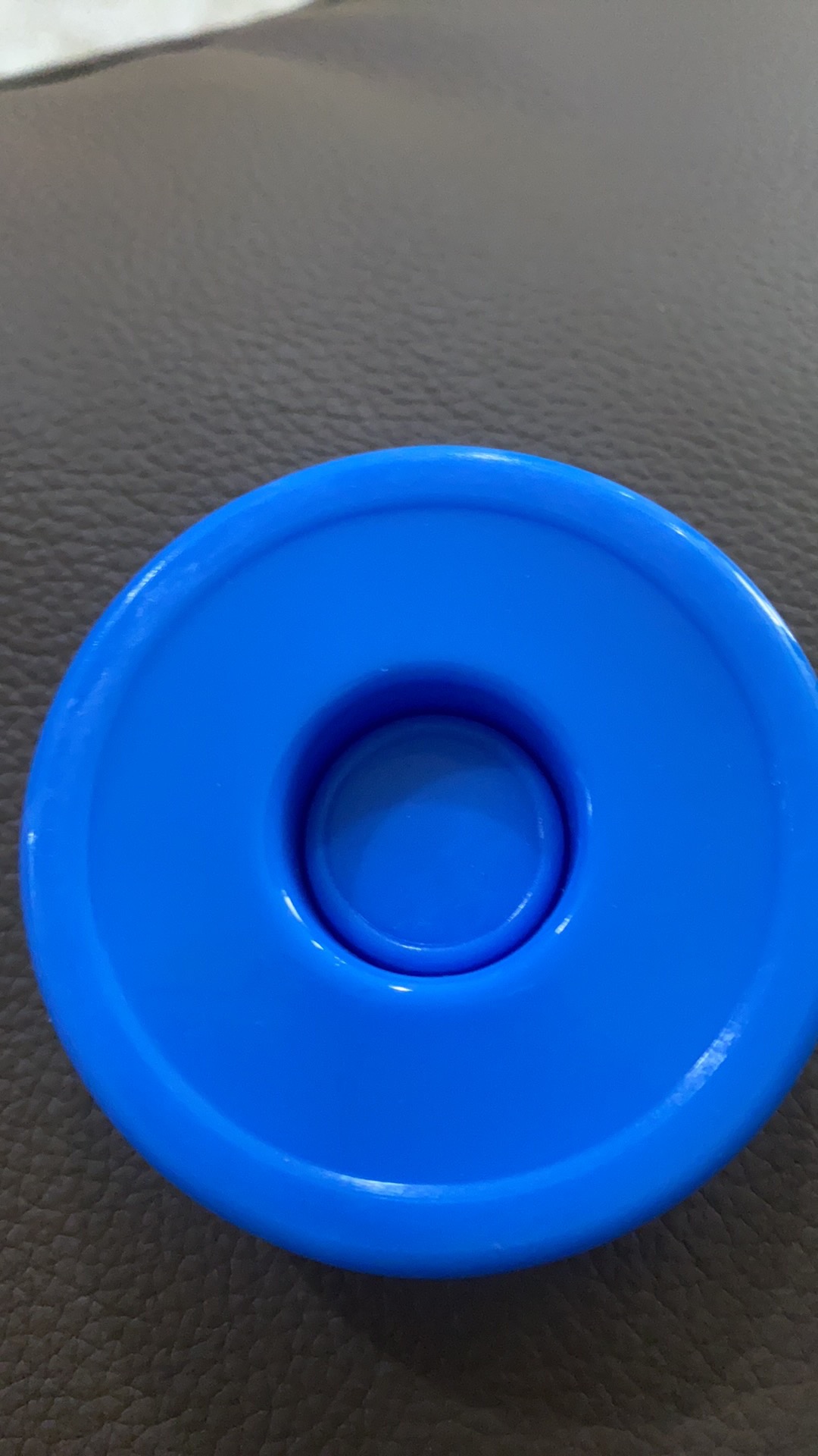 Tutup Galon Biru Anti Tumpah Praktis Efisien