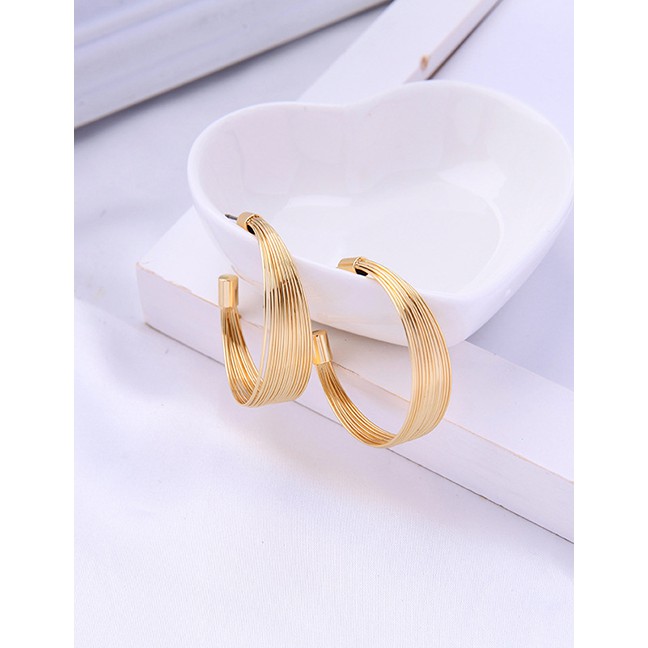 LRC Anting Tusuk Fashion Semicircular Earring Geometric D13950