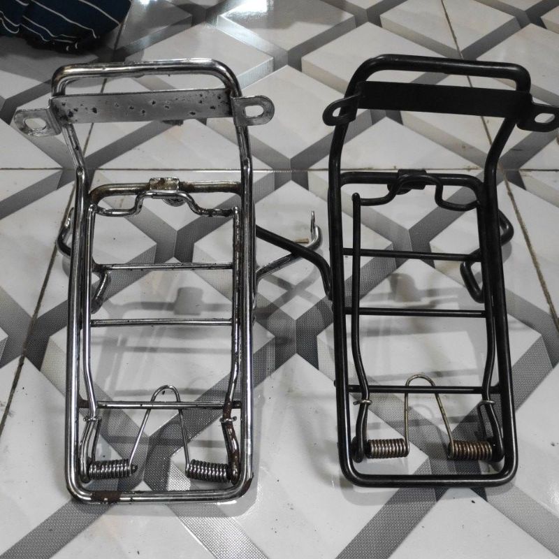 RAK JEPIT SUZUKI RC 100 RC 80 ORI  KRANJANG DEPAN RAK JEPITAN BAGASI DEPAN RC 100 RC 80 BRAVO