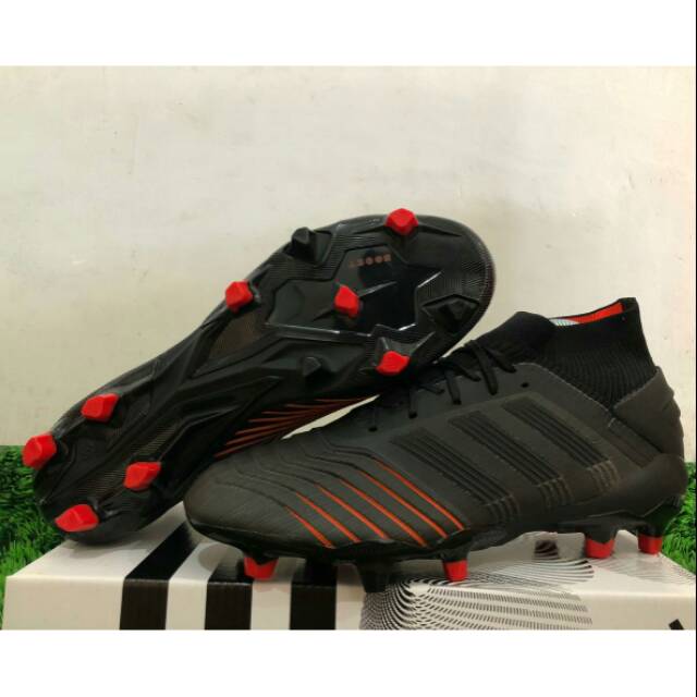 Sepatu Bola Adidas Predator 18.1 Black FG