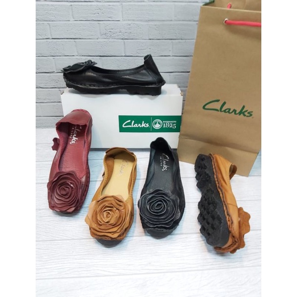 Clarks bunga rose / Sepatu wanita clarks flat bunga besar