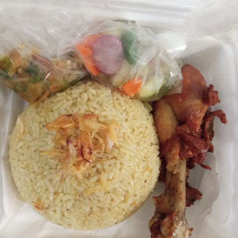 

nasi kebuli ayam