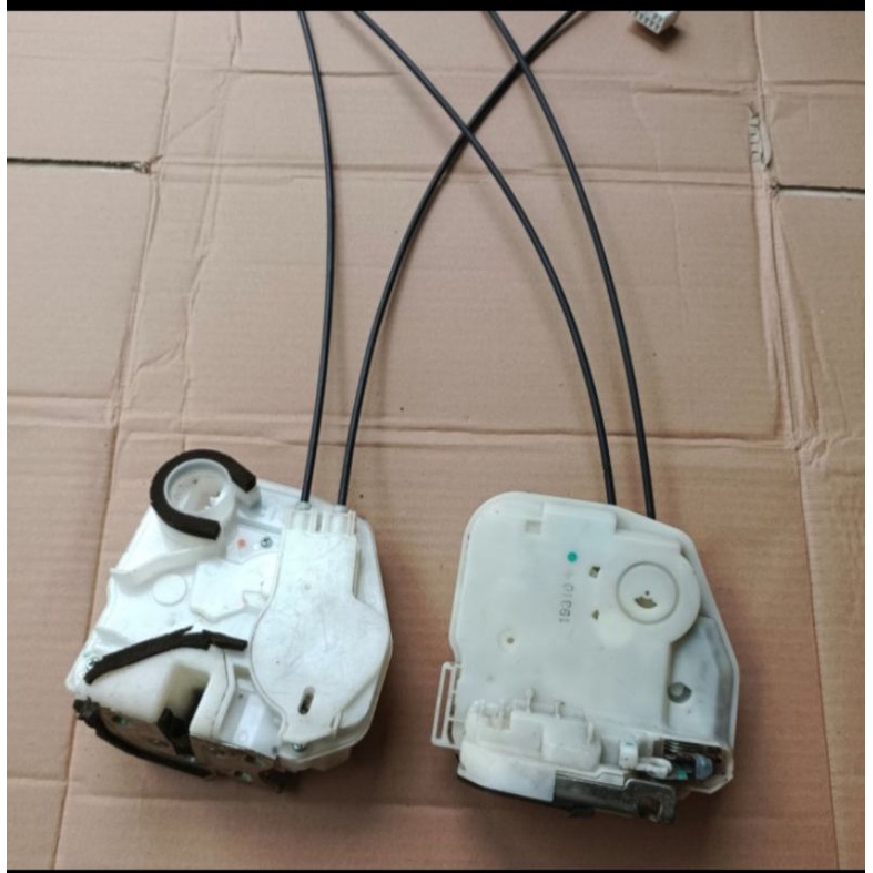 DOOR LOCK PINTU TENGAH XPANDER MITSUBISHI ORIGINAL