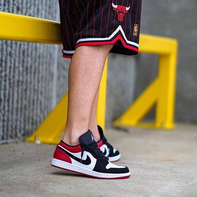 nike air jordan 1 retro low black toe