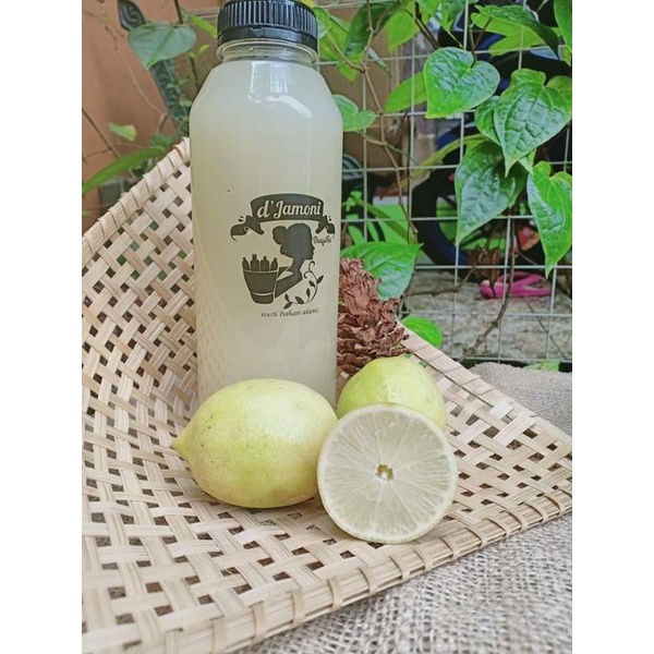

galeri tigaH SARI LEMON MURNI Djamoni Sari Lemon Lokal kemasan 500 ml