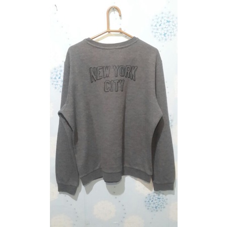 Preloved Crewneck Yishion Casual