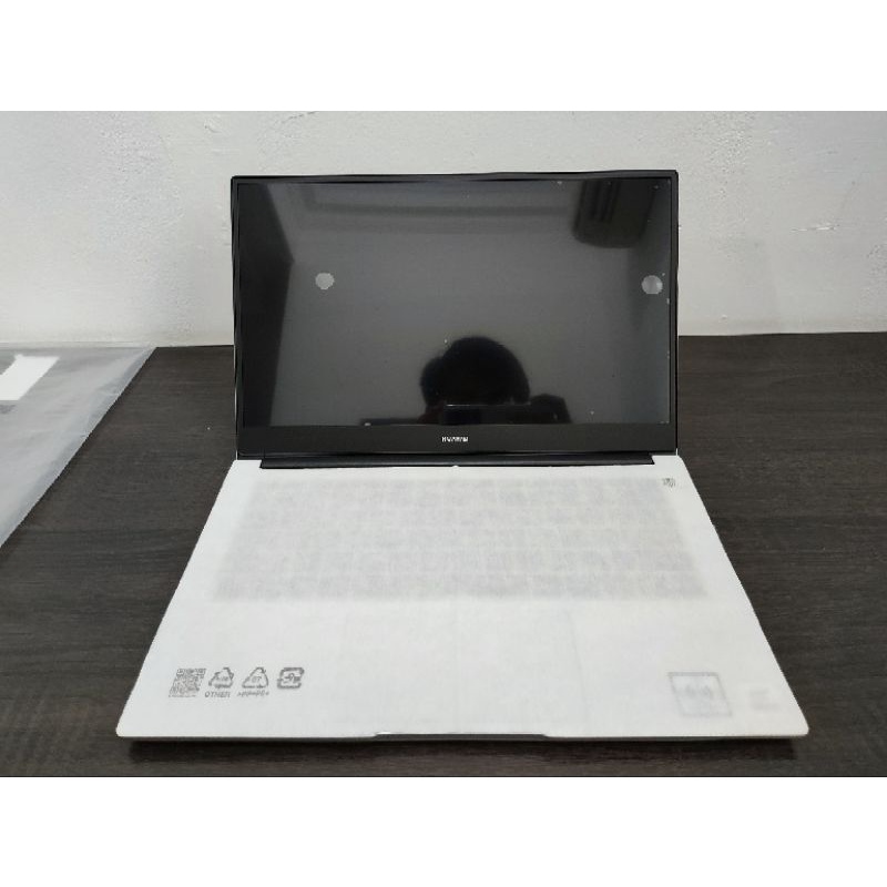 Laptop Huawei MateBook D14 i3 8/256 Mulus