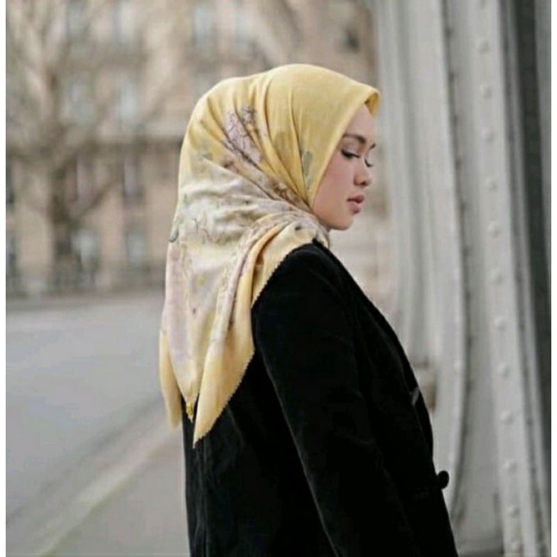 Preloved Buttonscarves Hydrangea Jaune