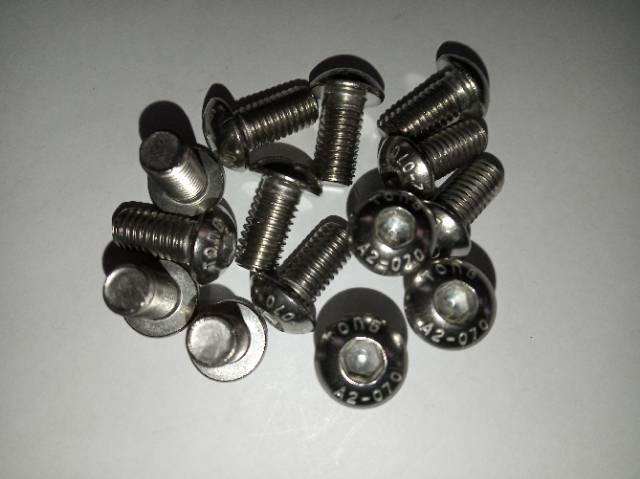 Button L M8 X 16 (1.6cm)stainless 304