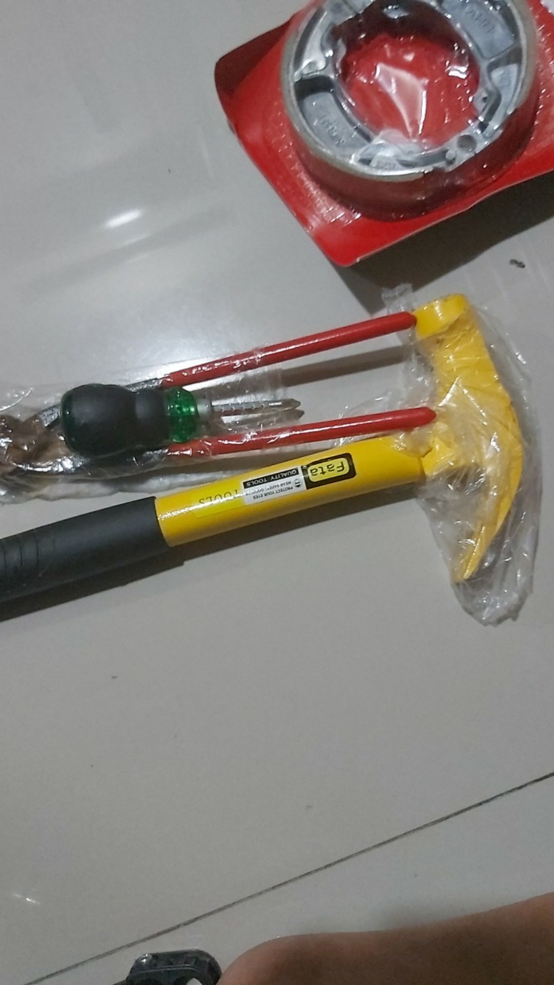 Palu Kambing Magnet Gagang Fiber Merk Macaw 16 Oz