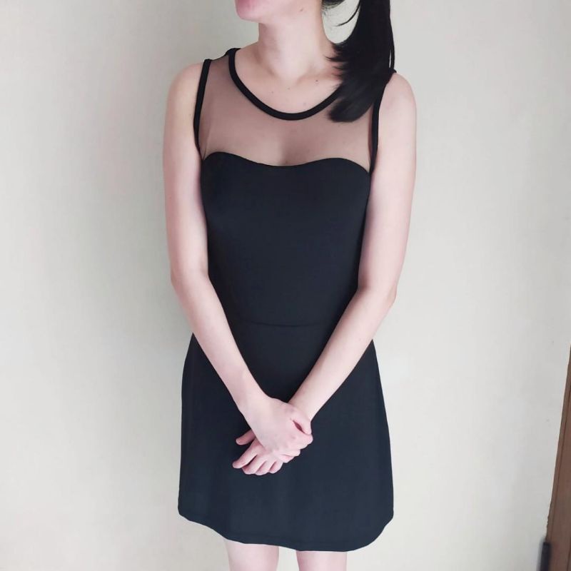 Dress hitam kombinasi tile