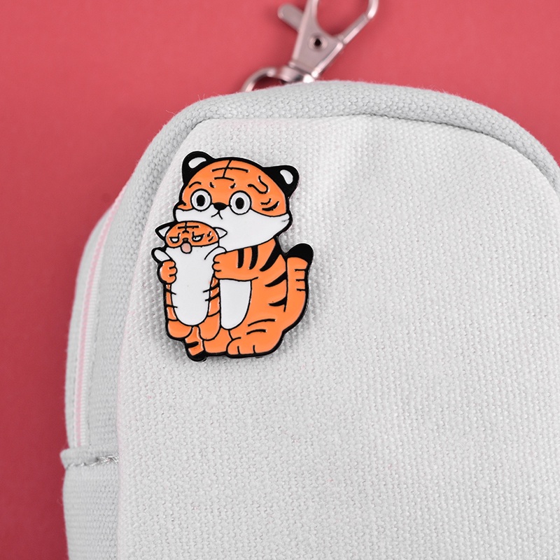 Bros Pin Enamel Bentuk Hewan Harimau Fortune Untuk Aksesoris Pakaian