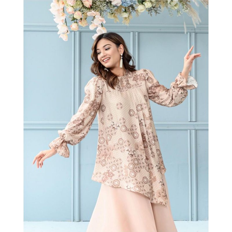 Zalina Blouse Wearing Klamby (Caviar M)