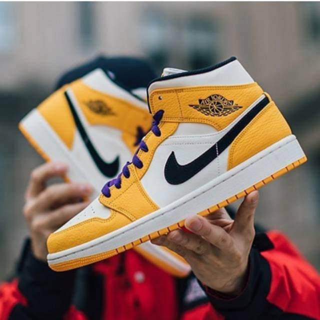 nike air jordan 1 mid lakers