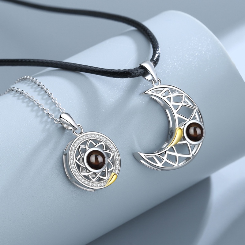 [ 2Pcs/Set Creative Metal Sun And Moon Pendant Necklace  Sliver Lover Necklace ] [  Lover Couple Gifts Jewelry Accessories ]