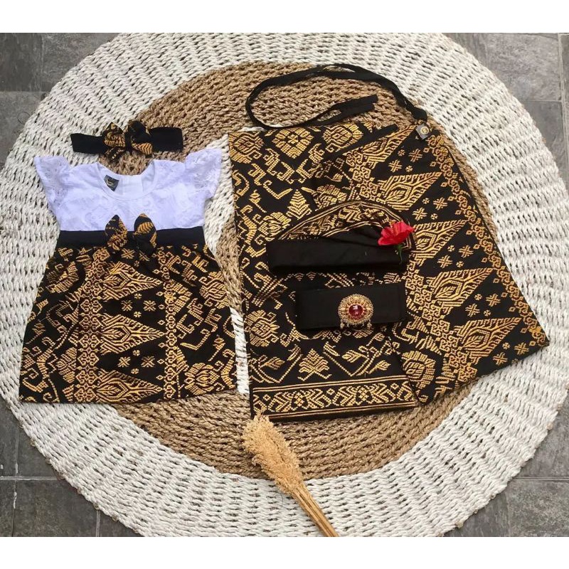 set couple kebaya kamen family anak cewek tiga bulanan