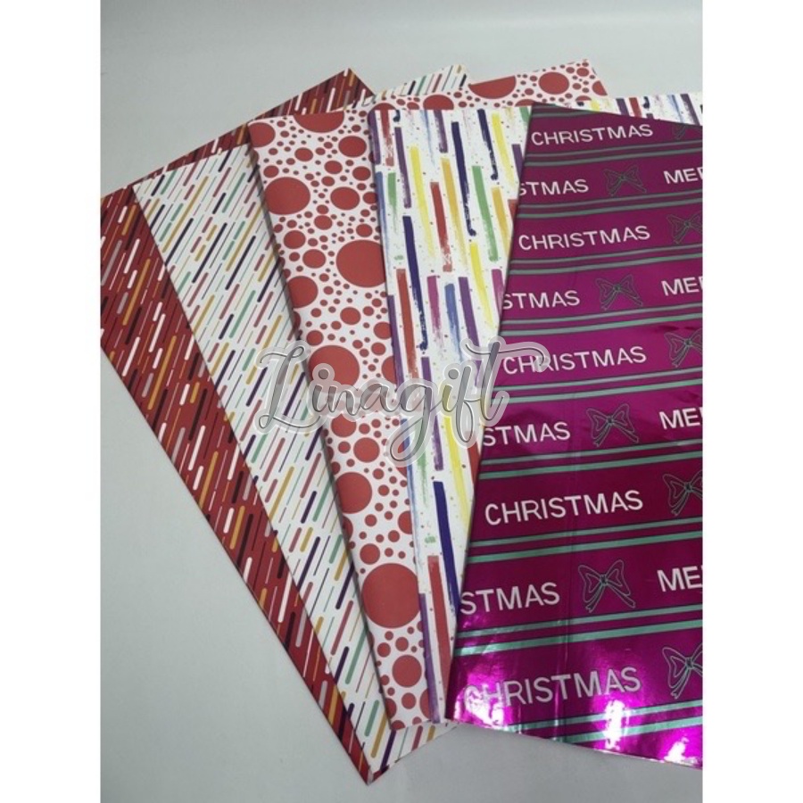 ( 5 Lembar 5 Motif ) XMAS KIKY - KERTAS KADO NATAL SHINY MENGKILAP MERRY CHRISTMAS MOTIF SANTA CLAUS / SNOW MAN / POHON NATAL / RED GREEN MERAH HIJAU CEMARA HIASAN KADO PARCEL HAMPERS SOUVENIR GOODIE BAG