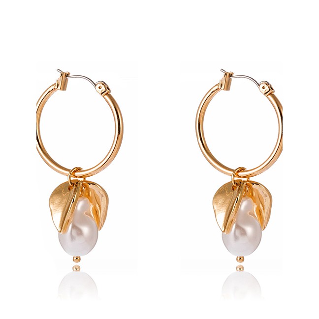 LRC Anting Tusuk Fashion Golden Color Leaf Pearl Round Alloy Earrings P03033
