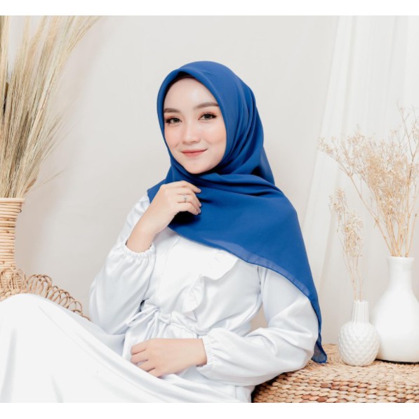 Hijab Segi Empat polos - Benhur | Jilbab Square Harian Biru