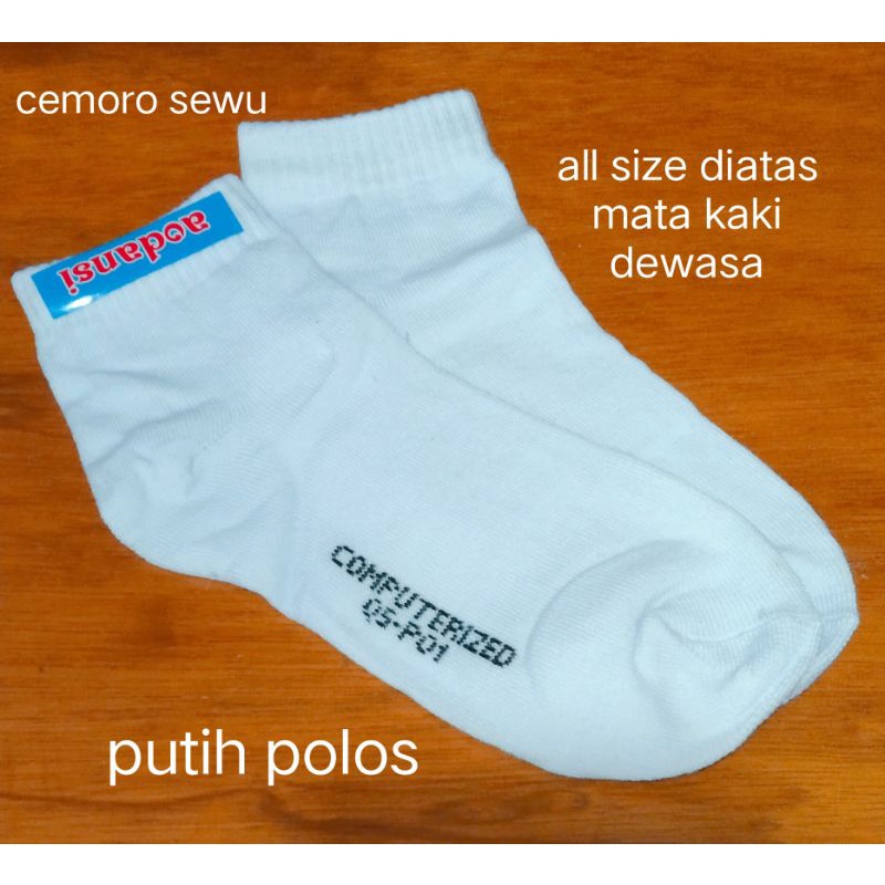 kaos kaki kaus kaki