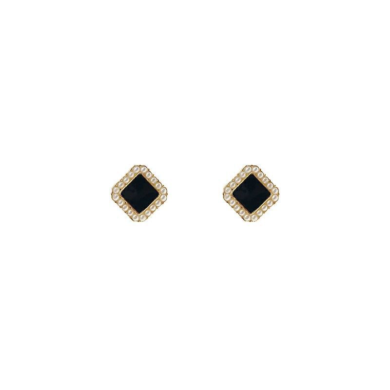 Retro Square pearl stud anting-anting sederhana kecil wanita gaya dingin anti alergi baru anggun ant