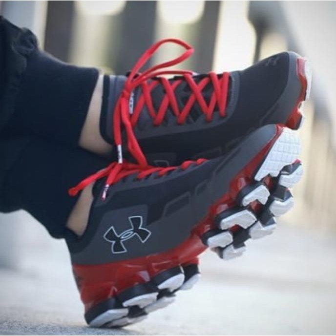 DISKON UNDER ARMOUR SCORPIO CARBON GREY RED PREMIUM ORIGINAL / SNEAKERS