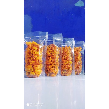 

Makaroni pedas gurih daun jeruk