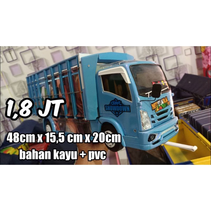 Miniatur Truk Giga Bahan PVC dan Tripleks Lampuan