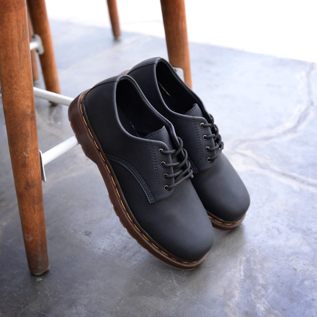 RIONZ x ROBEN BLACK SERIES - Sepatu Formal Pria Casual Kantoran Nikahan Kulit Syntetis Asli Original Sepatu Pantofel Pria Resmi Formal Hitam Gaya Trendy Kasual Kantor Kuliah Pesta Nikah Kondangan Gereja Kerja PNS Guru Kekinian Terlaris Terbaru Murah