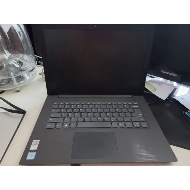 Laptop Lenovo Ideapad V130-14IKB Intel core i3-6006U ram 8gb, SSD 256 GB, mulus no minus