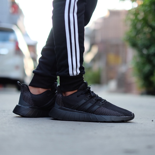 adidas questar flow full black