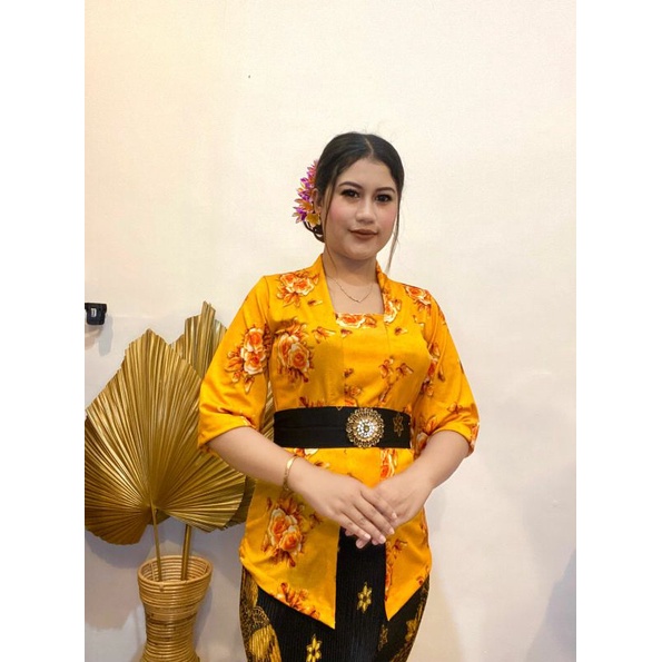 kebaya misby straet motif bungan