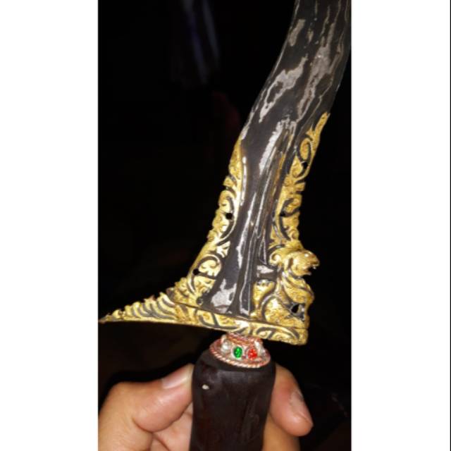 Keris singo barong berdiri