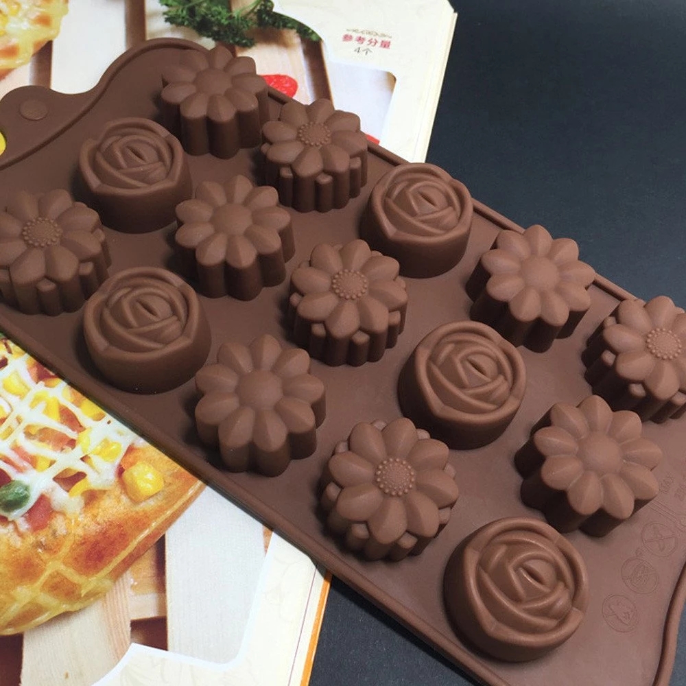 Cetakan Es / Coklat / Jelly / Permen Bentuk Bunga Mawar 15 Lubang Bahan Silikon