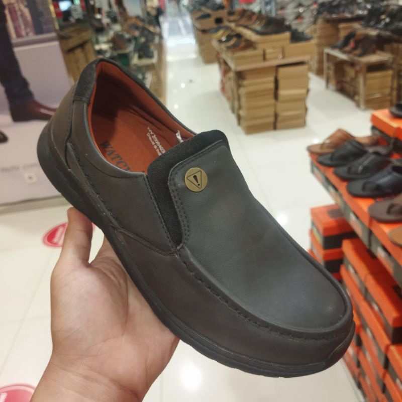 sepatu pria watchout