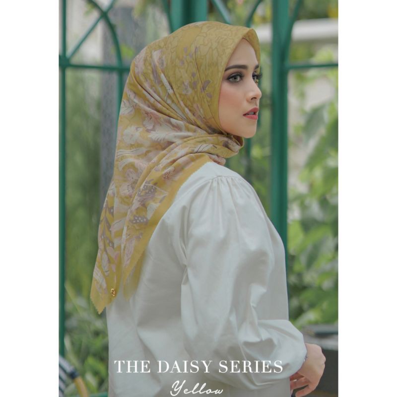 buttonscarves daisy yellow most wanted