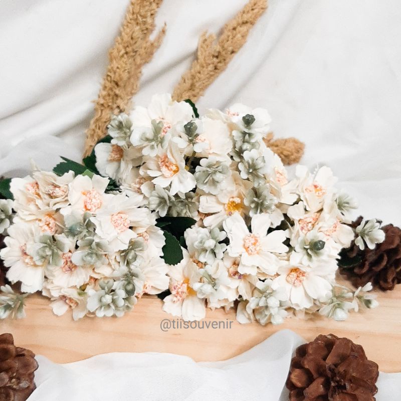 Buket Bunga Peony Daun Hijau Gelap Bunga Seserahan