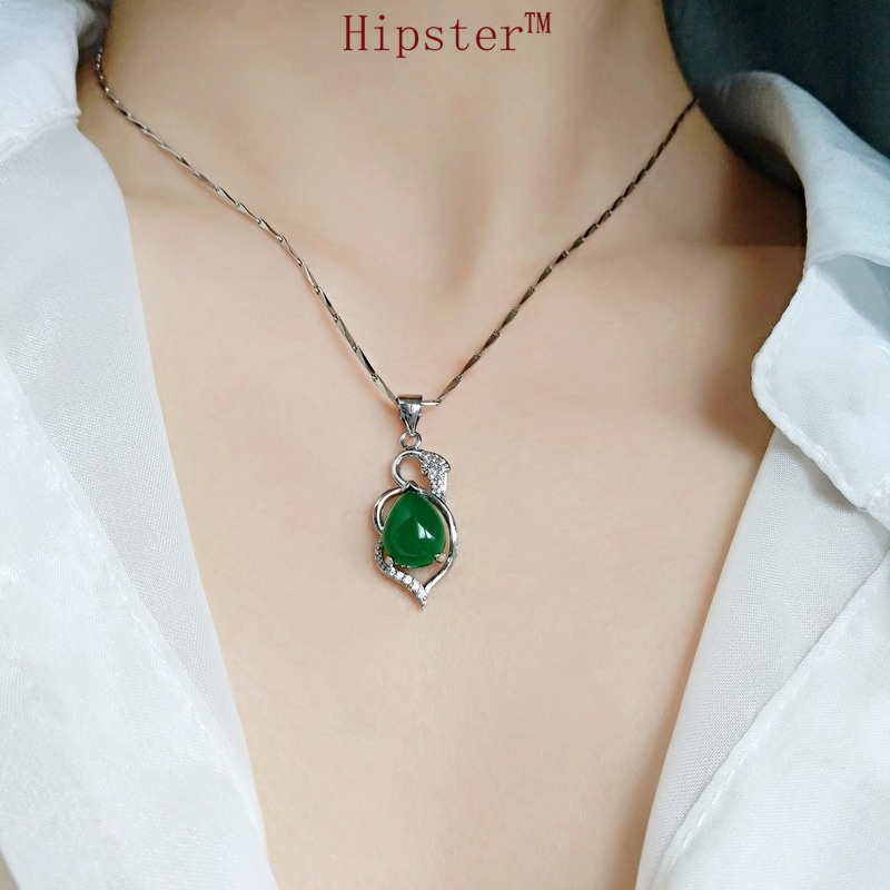 Retro Exquisite Fashion Natural Emerald Pendant Temperament White Gold Color Clavicle Chain