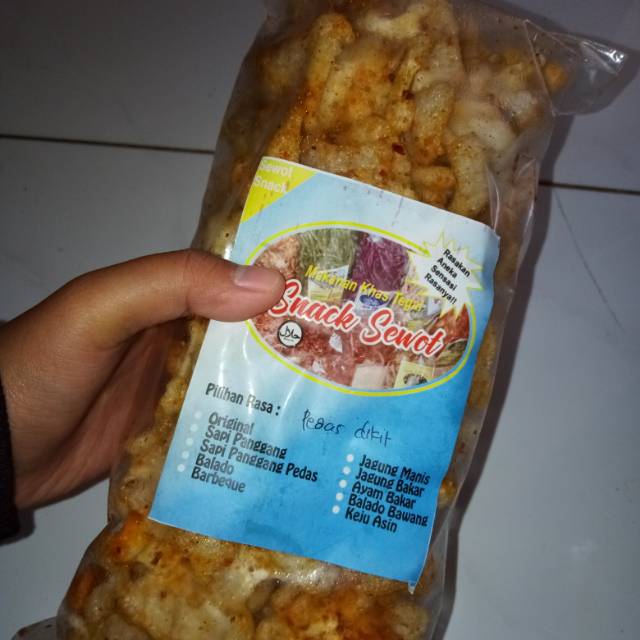 

Krupuk sewot "pedas sedikit