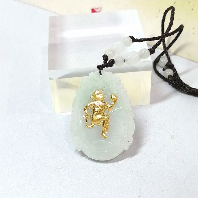 k0840 Liontin Giok Jadeite Shio Monyet Lapis Emas Bersertifikat Grade A