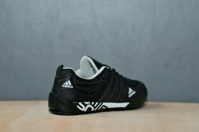 adidas terrex swift r1