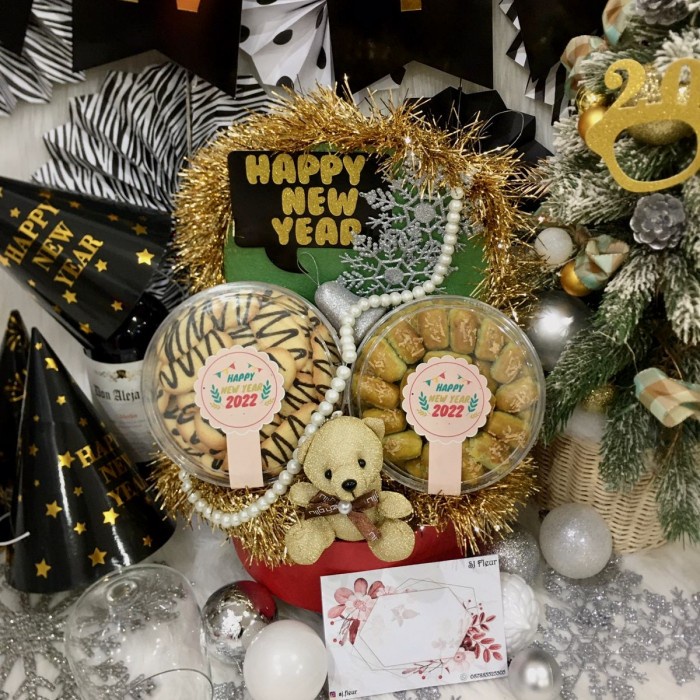 

Paket hampers tahun baru happy new year parcel kue kering hadiah 40